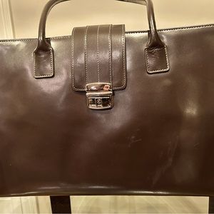 Great shoulder satchel, with three large beam pockets